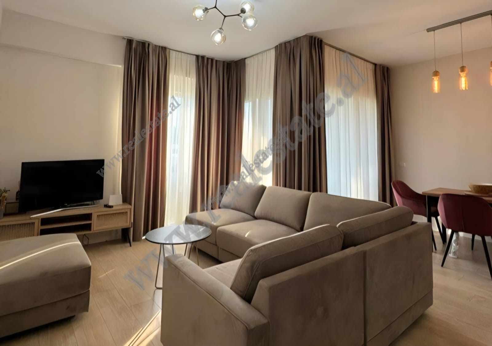 Apartament me qira ne rrugen e Kosovareve ne Tirane